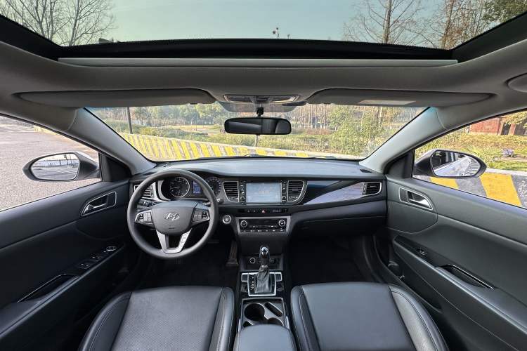 Used Hyundai Mistra 2014 1.8L Automatic Smart GLS Interior 10