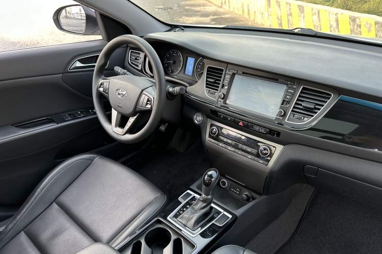 Used Hyundai Mistra 2014 1.8L Automatic Smart GLS Interior 13