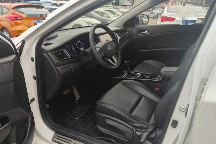 Used Hyundai Mistra 2014 1.8L Automatic Smart GLS Interior 2