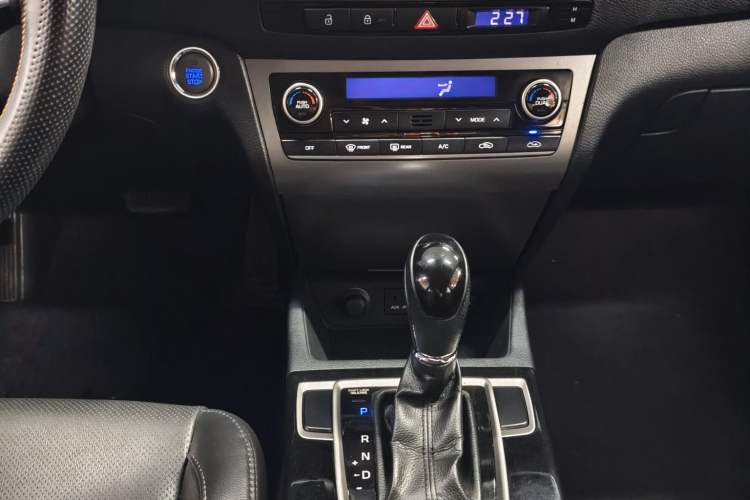 Used Hyundai Mistra 2014 1.8L Automatic Smart GLS Interior 2