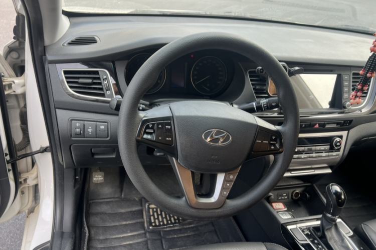 Used Hyundai Mistra 2014 1.8L Automatic Smart GLS Interior 2