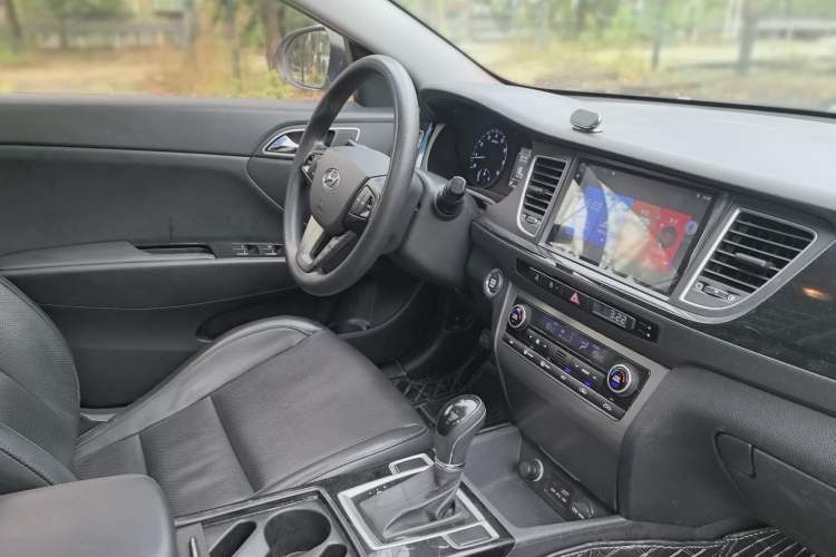 Used Hyundai Mistra 2014 1.8L Automatic Smart GLS Interior 2
