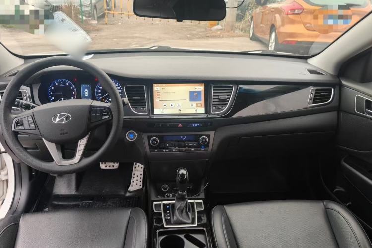 Used Hyundai Mistra 2014 1.8L Automatic Smart GLS Interior 3