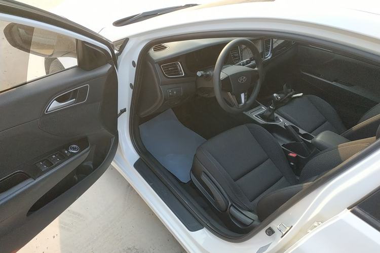 Used Hyundai Mistra 2014 1.8L Manual Comfort GL Model Interior 3