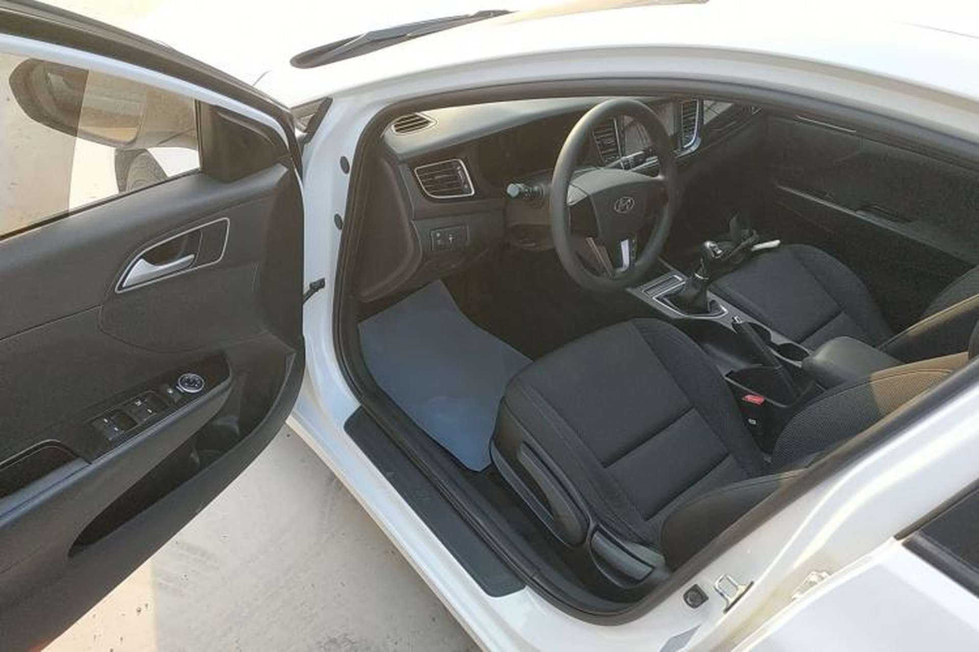 Used Hyundai Mistra 2014 1.8L Manual Comfort GL Model Interior 3