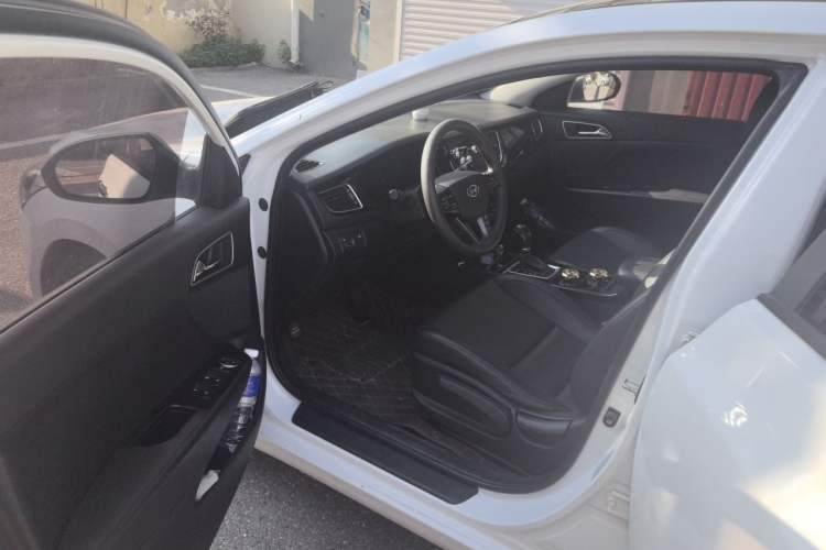 Used Hyundai Mistra 2014 1.8L Automatic Smart GLS Interior 3