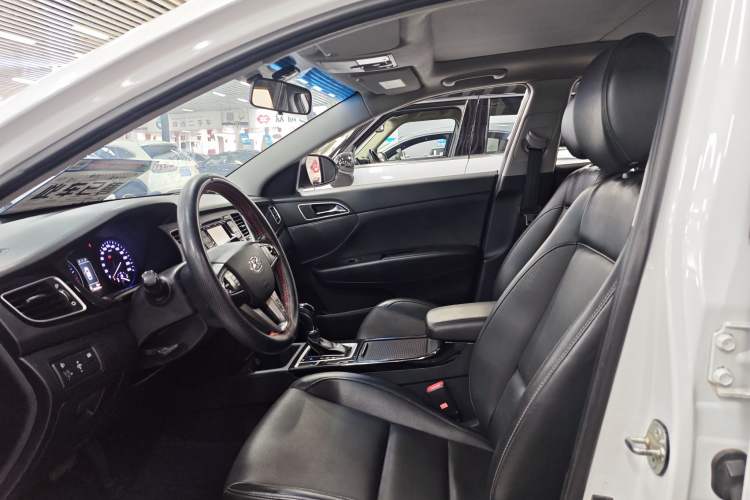 Used Hyundai Mistra 2014 1.8L Automatic Smart GLS Interior 3