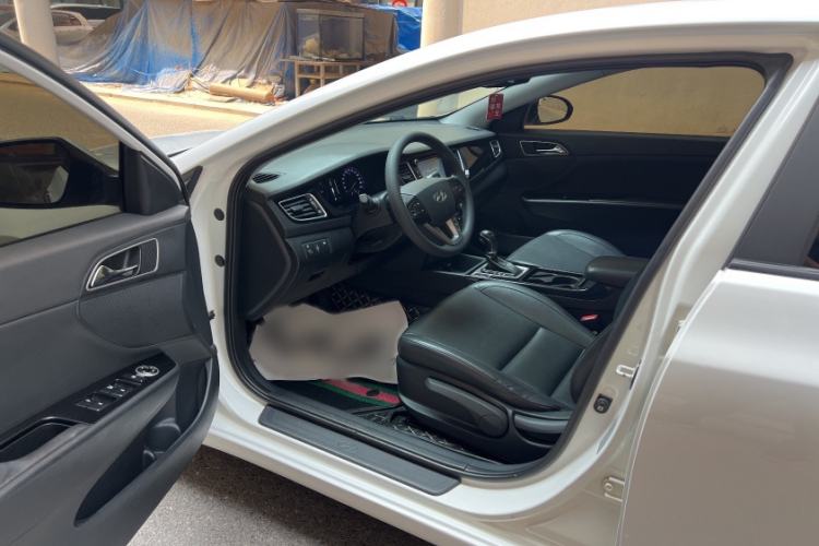 Used Hyundai Mistra 2014 1.8L Automatic Smart GLS Interior 4