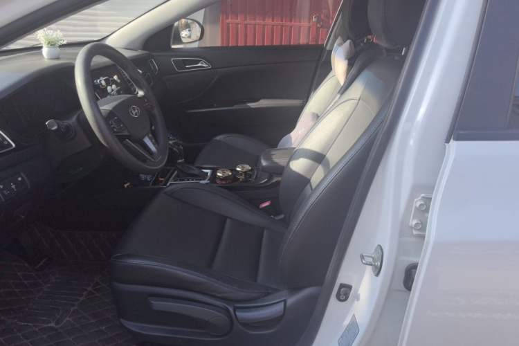 Used Hyundai Mistra 2014 1.8L Automatic Smart GLS Interior 4