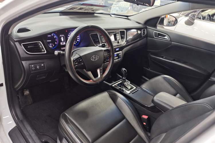 Used Hyundai Mistra 2014 1.8L Automatic Smart GLS Interior 4