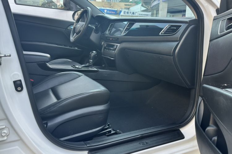 Used Hyundai Mistra 2014 1.8L Automatic Smart GLS Interior 4