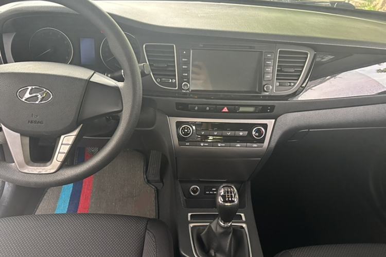 Used Hyundai Mistra 2014 1.8L Manual Comfort GL Model Interior 4