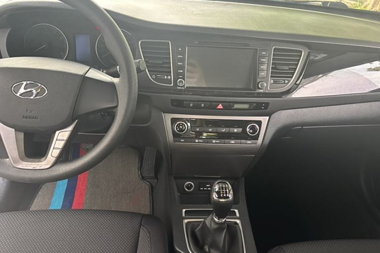 Used Hyundai Mistra 2014 1.8L Manual Comfort GL Model Interior 5