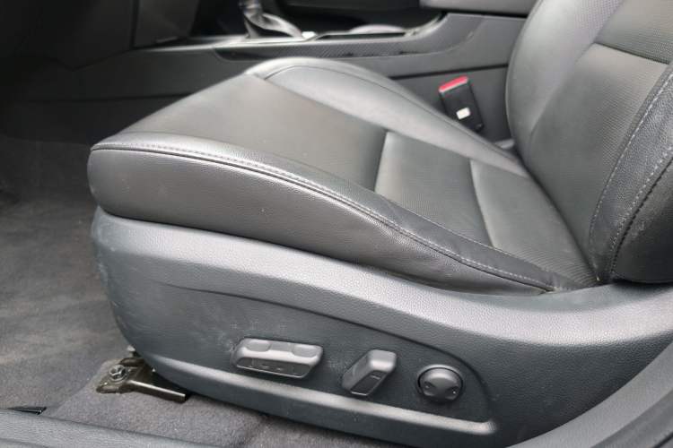 Used Hyundai Mistra 2014 1.8L Automatic Deluxe DLX Model Interior 6