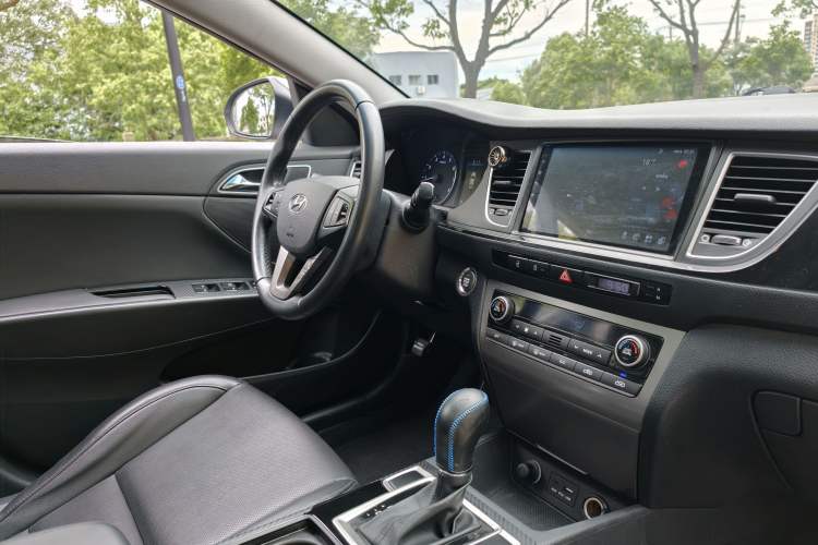 Used Hyundai Mistra 2014 1.8L Automatic Deluxe DLX Model Interior 7