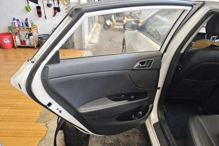 Used Hyundai Mistra 2014 1.8L Automatic Smart GLS Interior 8