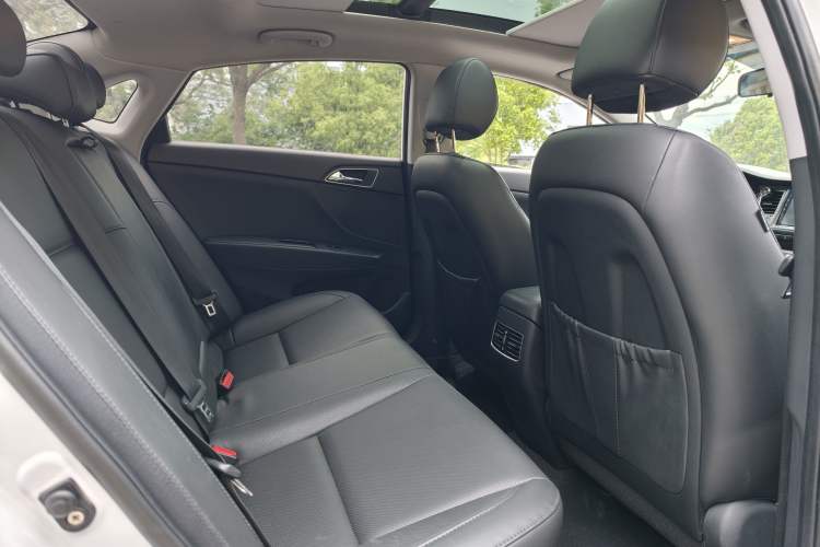 Used Hyundai Mistra 2014 1.8L Automatic Deluxe DLX Model Interior 8