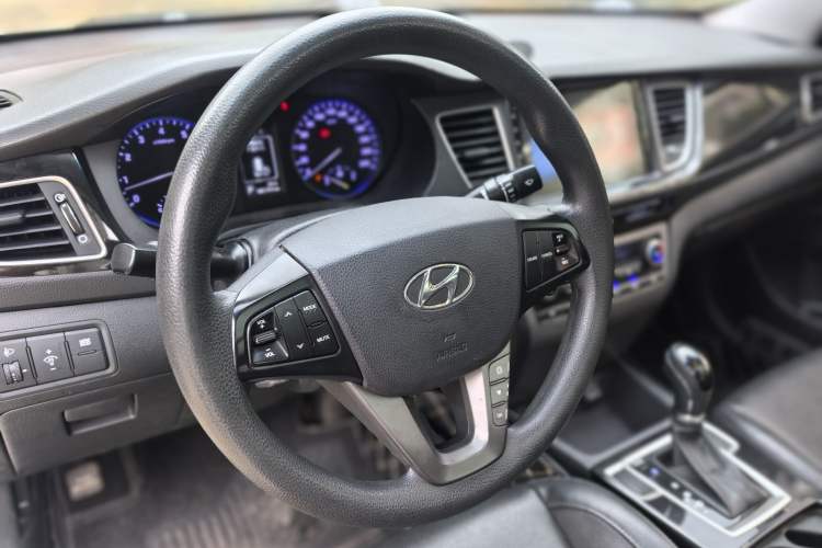 Used Hyundai Mistra 2014 1.8L Automatic Smart GLS Interior 8