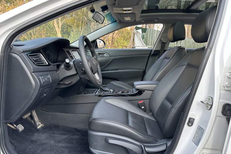 Used Hyundai Mistra 2014 1.8L Automatic Smart GLS Interior 8