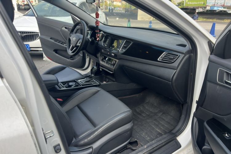 Used Hyundai Mistra 2014 1.8L Automatic Smart GLS Interior 9