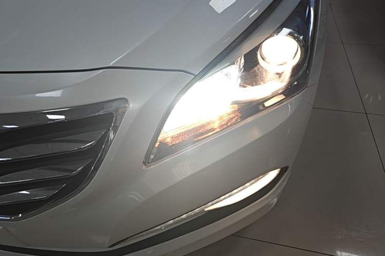 Used Hyundai Mistra 2014 1.8L Automatic Smart GLS Left Front Headlight