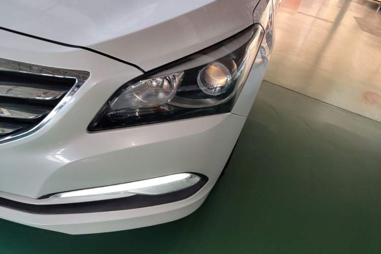 Used Hyundai Mistra 2014 1.8L Automatic Smart GLS Left Front Headlight