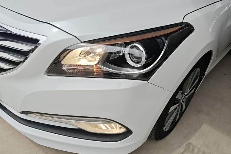 Used Hyundai Mistra 2014 1.8L Automatic Deluxe DLX Model Left Front Headlight