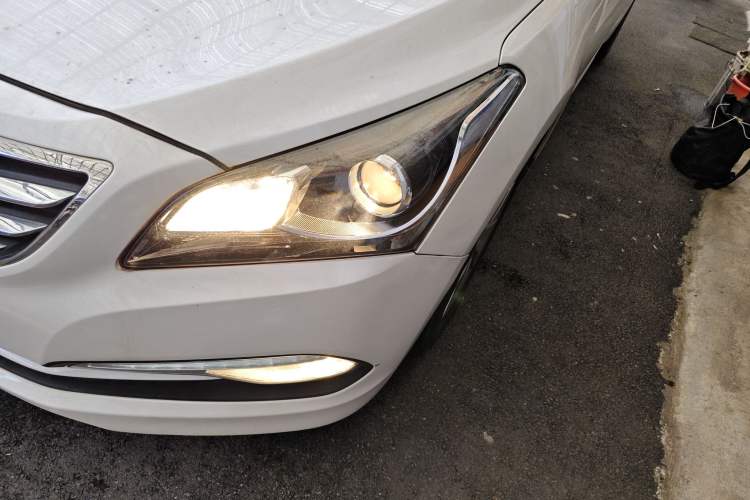 Used Hyundai Mistra 2014 1.8L Automatic Smart GLS Left Front Headlight