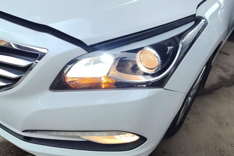 Used Hyundai Mistra 2014 1.8L Automatic Smart GLS Left Front Headlight