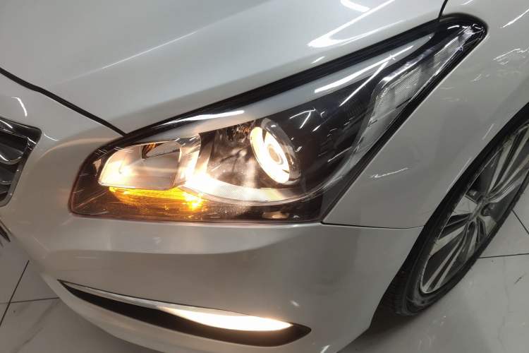 Used Hyundai Mistra 2014 1.8L Automatic Deluxe DLX Model Left Front Headlight