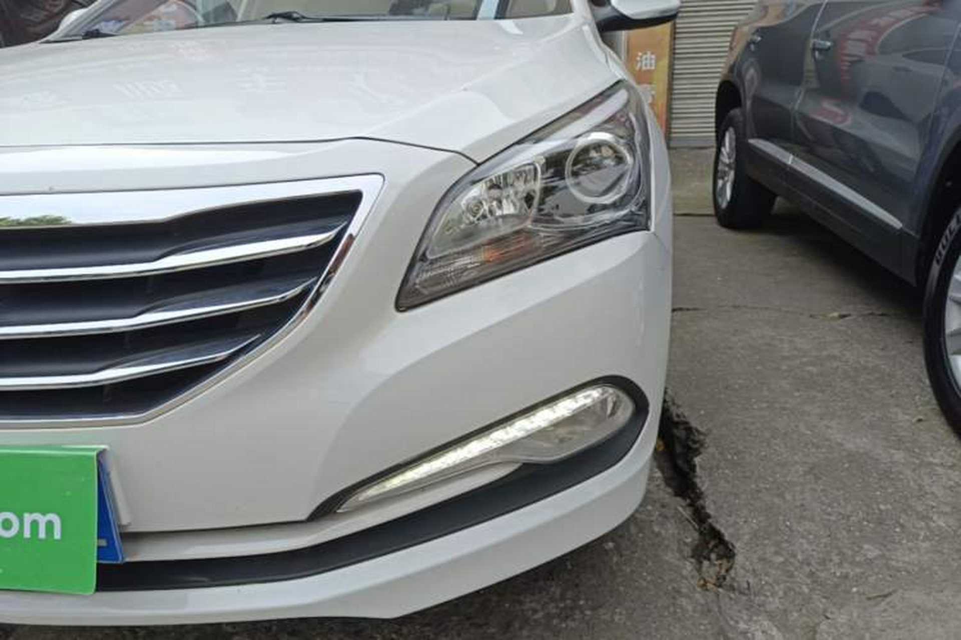 Used Hyundai Mistra 2014 1.8L Automatic Smart GLS Left Front Headlight