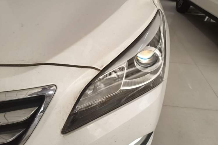Used Hyundai Mistra 2014 1.8L Automatic Smart GLS Left Front Headlight