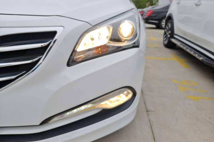 Used Hyundai Mistra 2014 1.8L Automatic Smart GLS Left Front Headlight