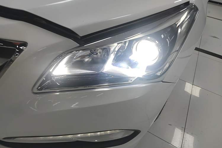 Used Hyundai Mistra 2014 1.8L Automatic Deluxe DLX Model Left Front Headlight
