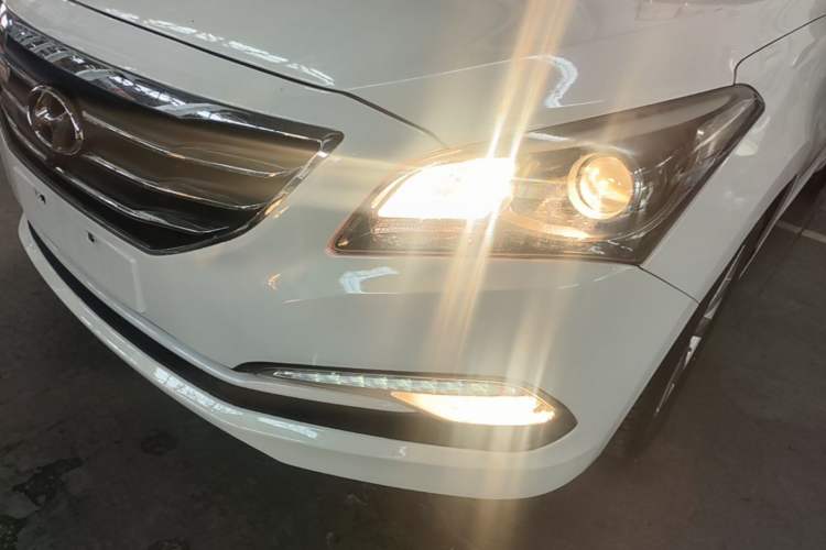 Used Hyundai Mistra 2014 1.8L Automatic Smart GLS Left Front Headlight