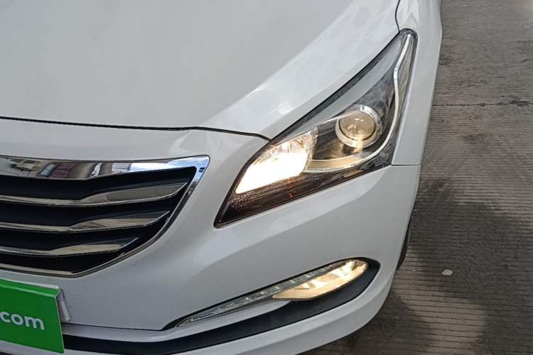 Used Hyundai Mistra 2014 1.8L Automatic Smart GLS Left Front Headlight