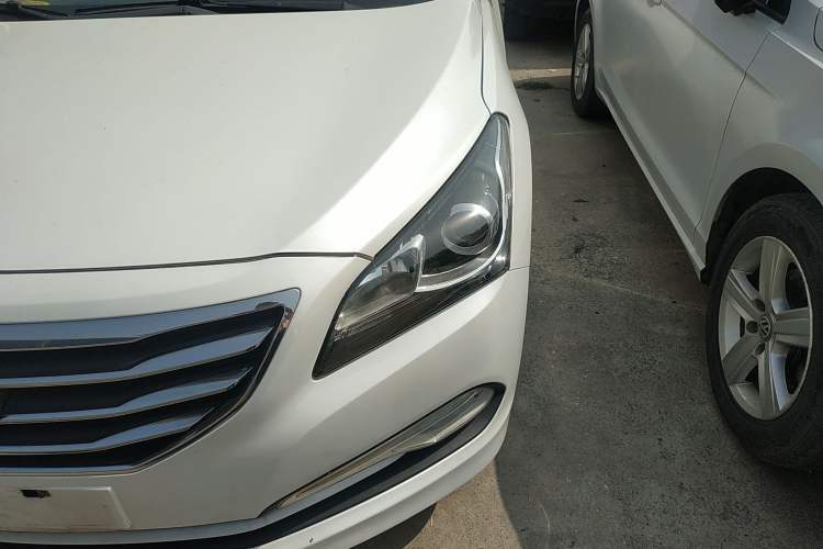 Used Hyundai Mistra 2014 1.8L Automatic Smart GLS Left Front Headlight
