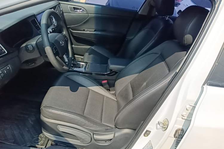 Used Hyundai Mistra 2014 1.8L Automatic Smart GLS Left Front Seat