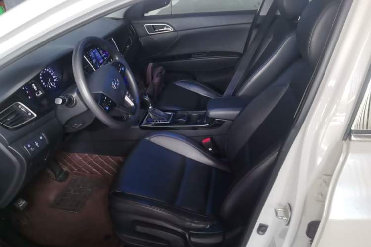 Used Hyundai Mistra 2014 1.8L Automatic Smart GLS Left Front Seat