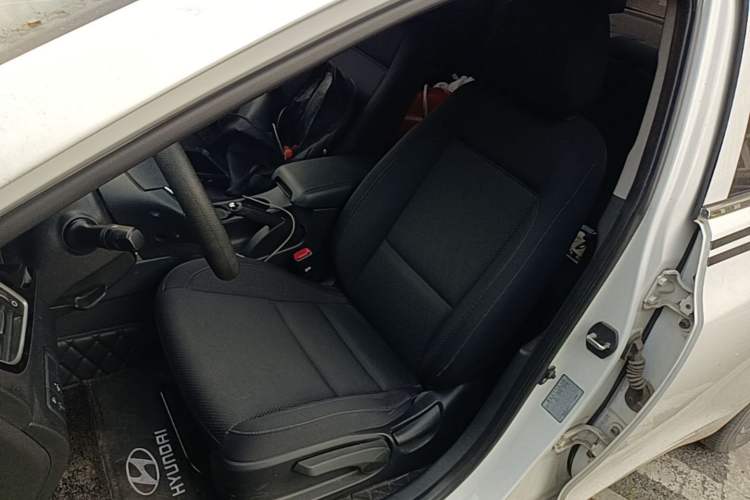 Used Hyundai Mistra 2014 1.8L Manual Comfort GL Model Left Front Seat
