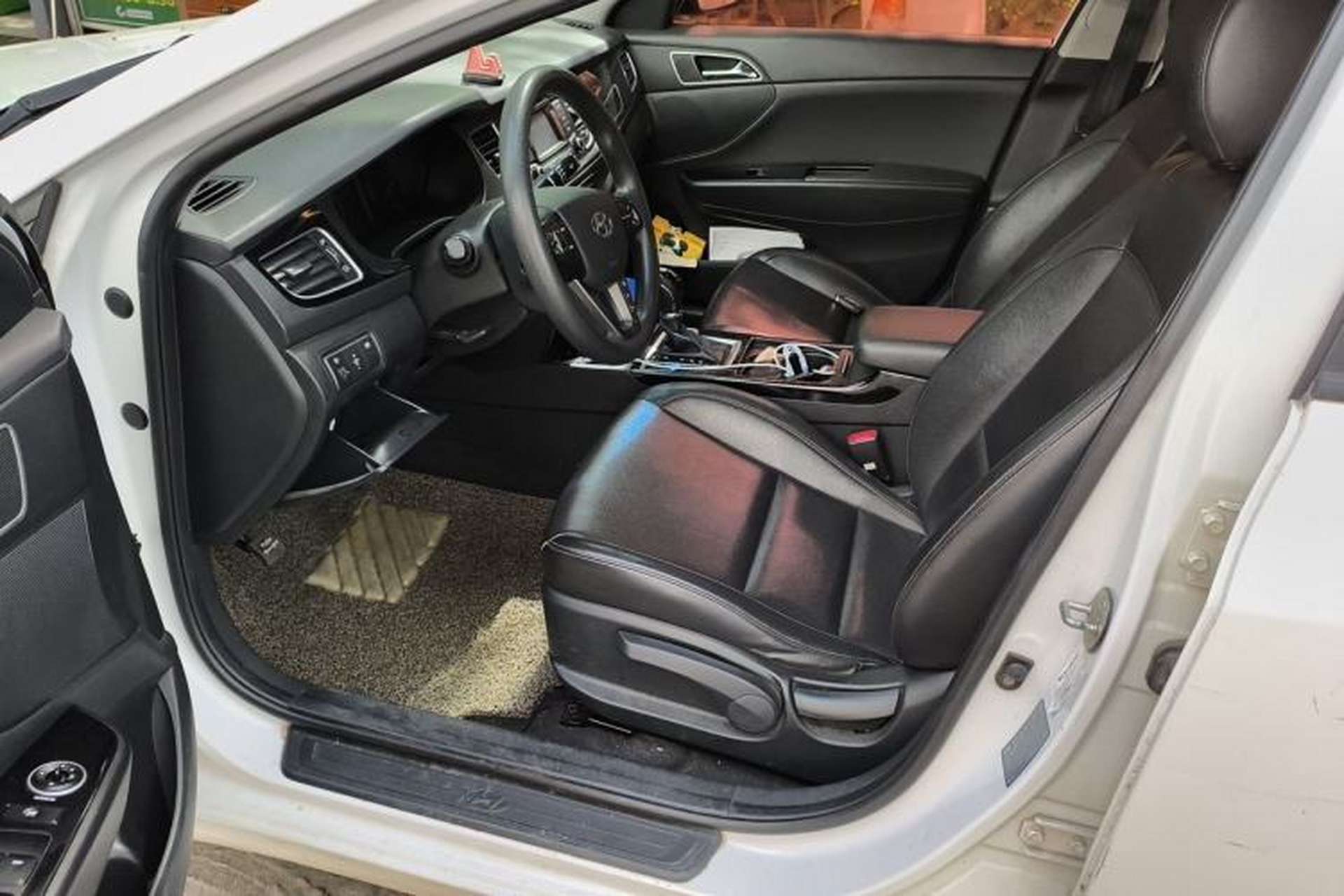Used Hyundai Mistra 2014 1.8L Automatic Smart GLS Left Front Seat