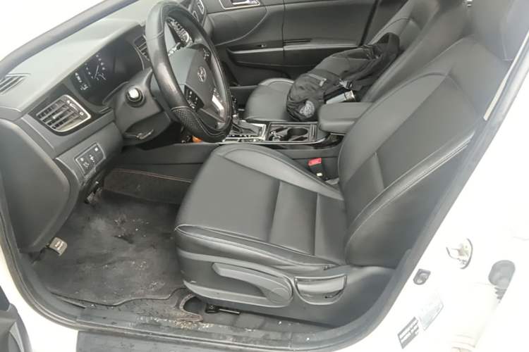 Used Hyundai Mistra 2014 1.8L Automatic Smart GLS Left Front Seat