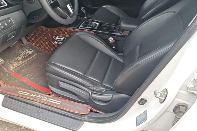 Used Hyundai Mistra 2014 1.8L Automatic Smart GLS Left Front Seat
