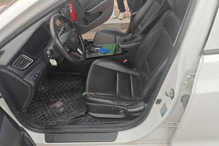 Used Hyundai Mistra 2014 1.8L Automatic Smart GLS Left Front Seat