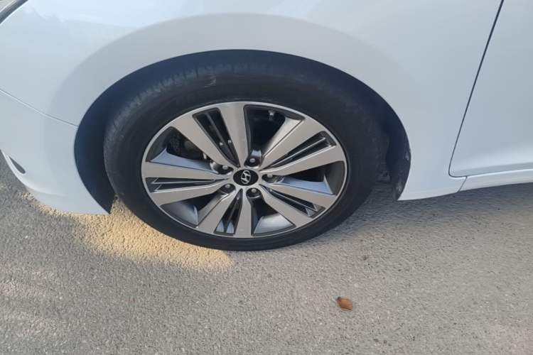Used Hyundai Mistra 2014 1.8L Automatic Deluxe DLX Model Left Front Wheel Hub