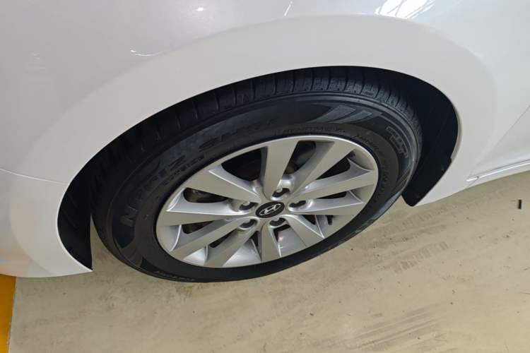 Used Hyundai Mistra 2014 1.8L Automatic Smart GLS Left Front Wheel Hub