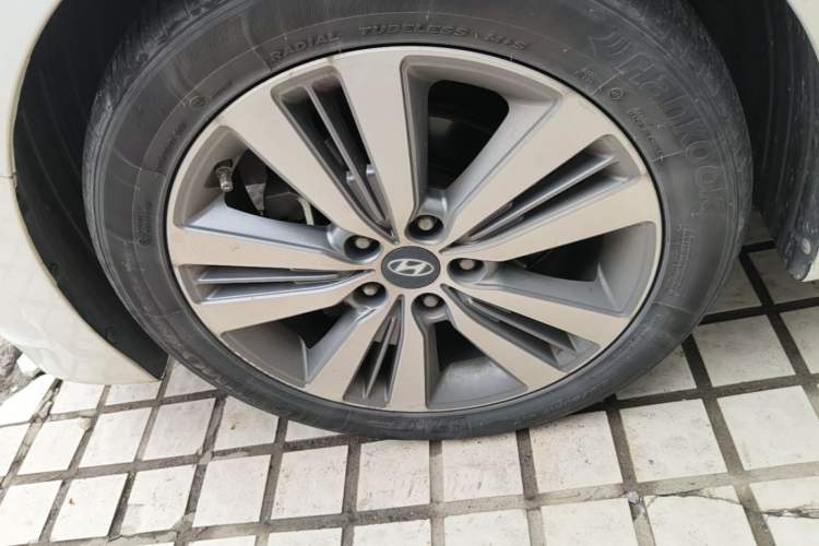 Used Hyundai Mistra 2014 1.8L Automatic Deluxe DLX Model Left Front Wheel Hub