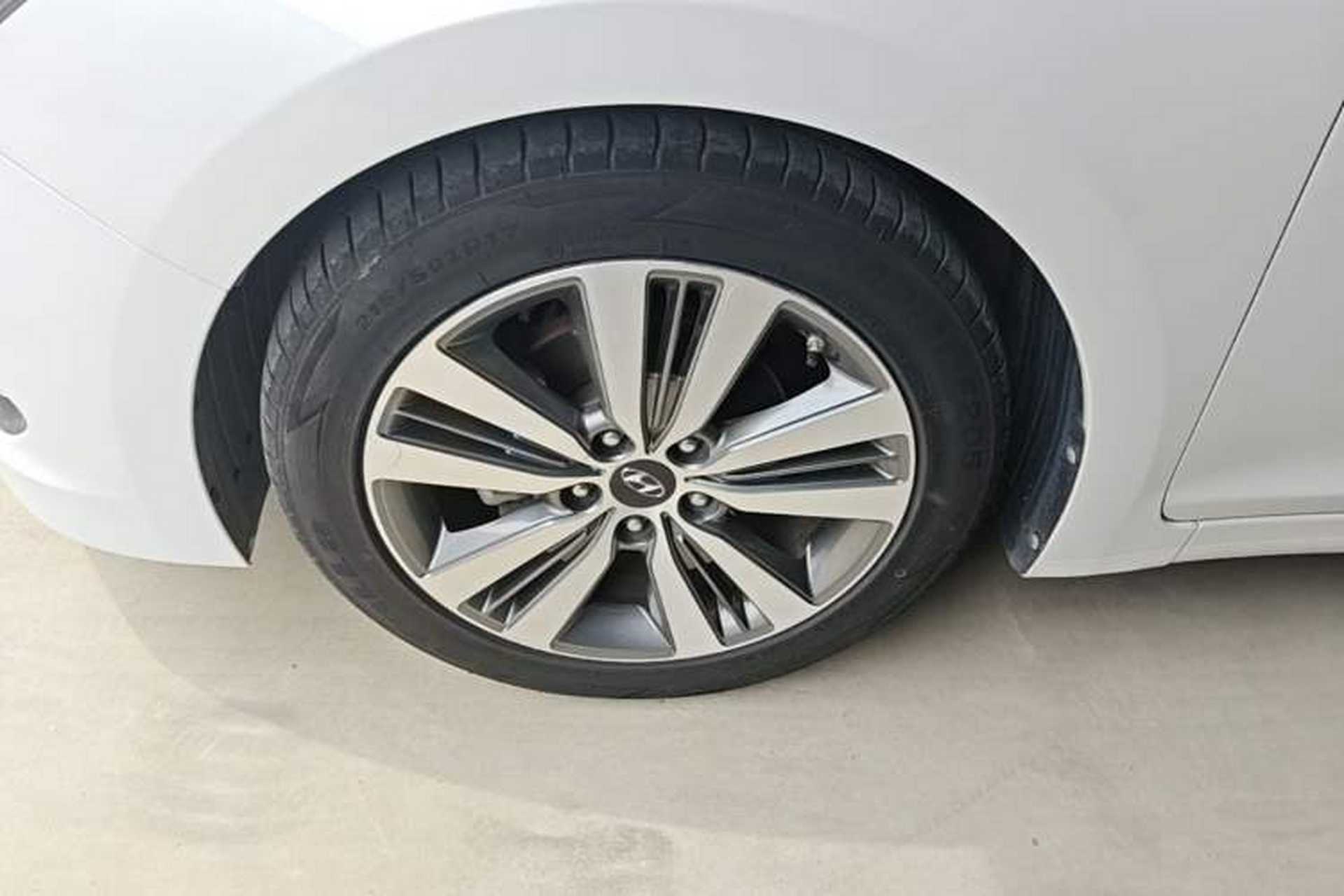 Used Hyundai Mistra 2014 1.8L Automatic Deluxe DLX Model Left Front Wheel Hub