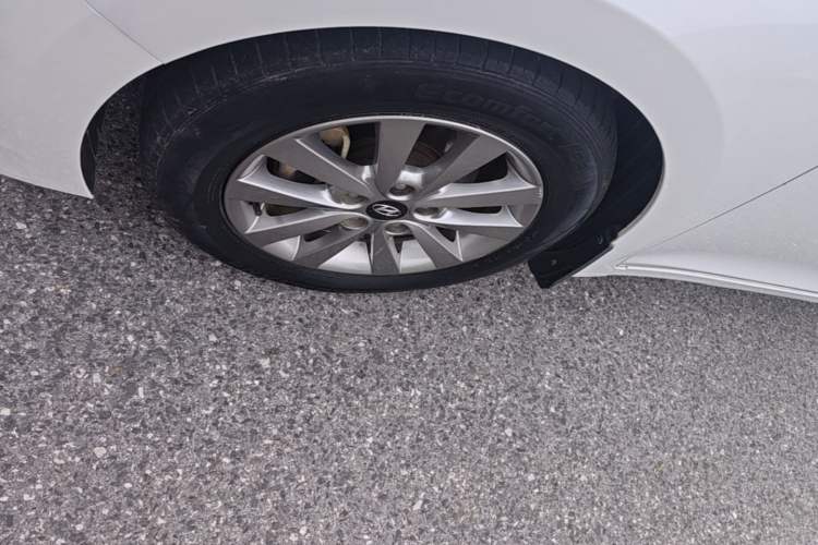 Used Hyundai Mistra 2014 1.8L Automatic Smart GLS Left Front Wheel Hub