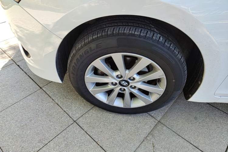 Used Hyundai Mistra 2014 1.8L Automatic Smart GLS Left Front Wheel Hub